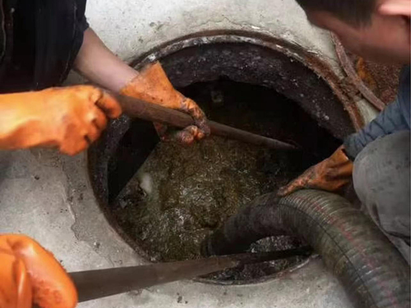 偃师清理化粪池时如何避免沼气的危害？